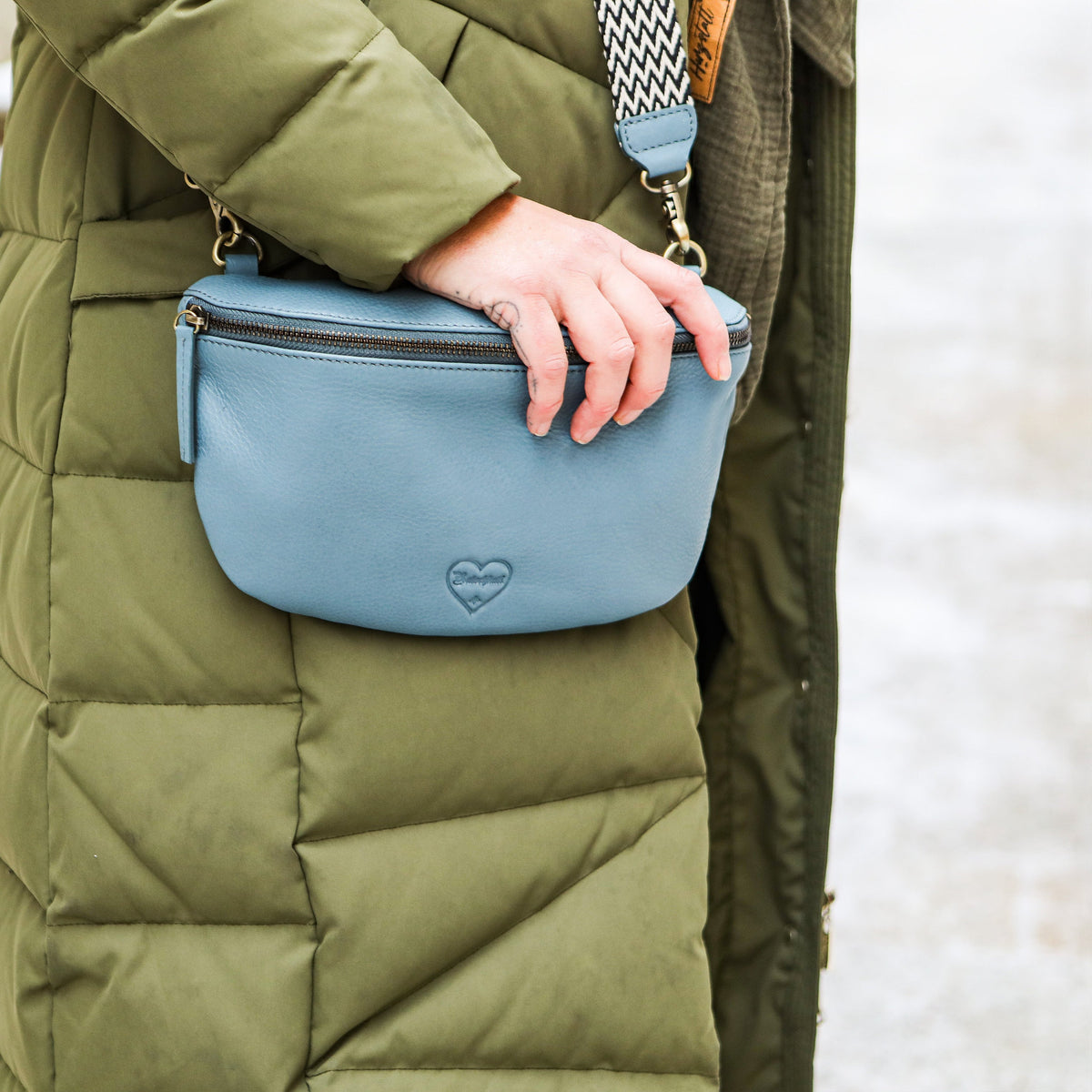 Smarte Handytasche Lilie aus Büffelleder, Ansicht 10