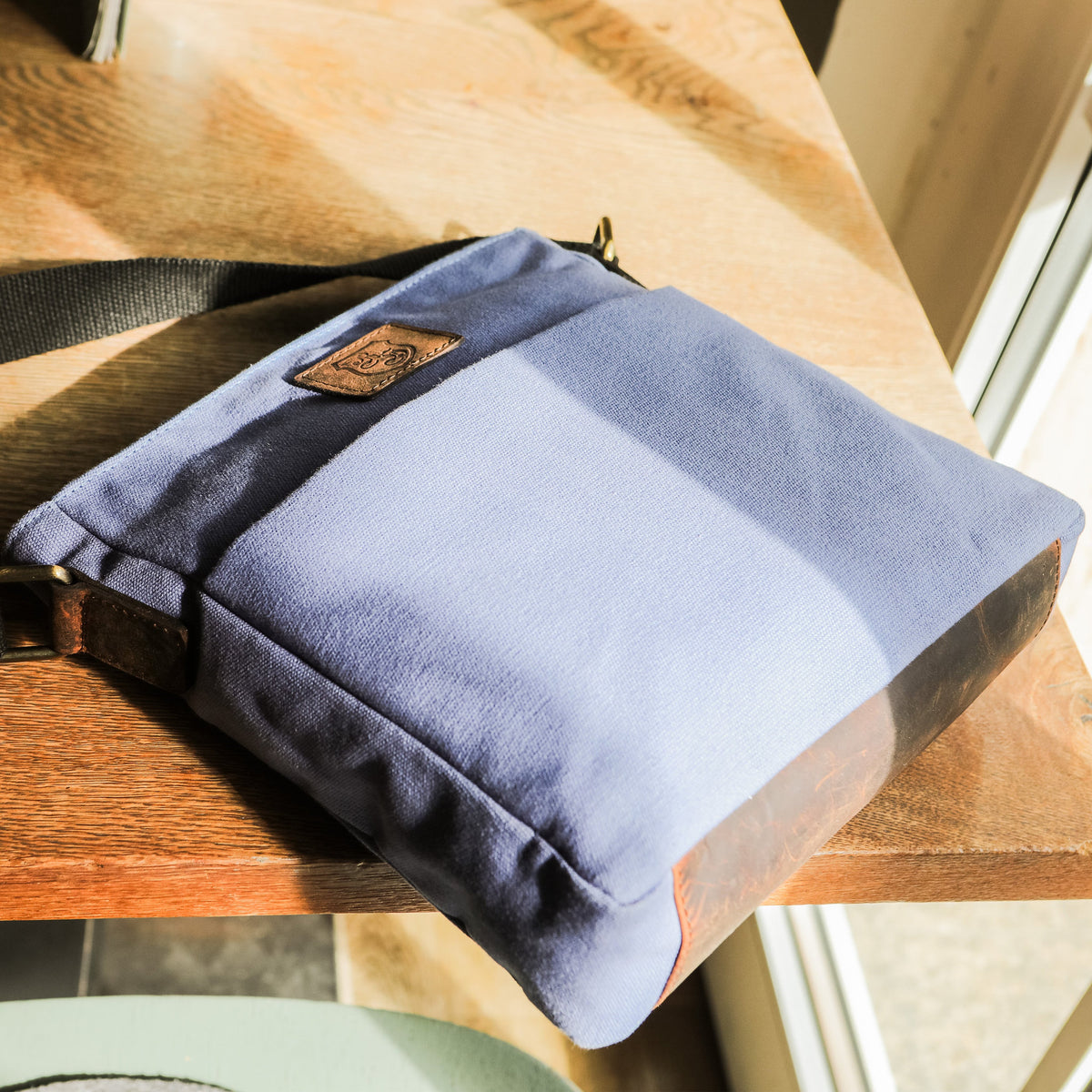 Sac bandoulière en PET recyclé en PET recyclé et cuir véritable, vue 18