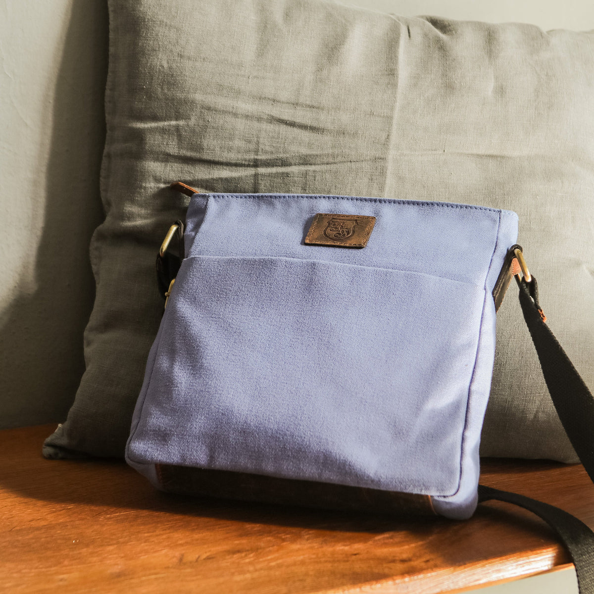 Sac bandoulière en PET recyclé en PET recyclé et cuir véritable, vue 19