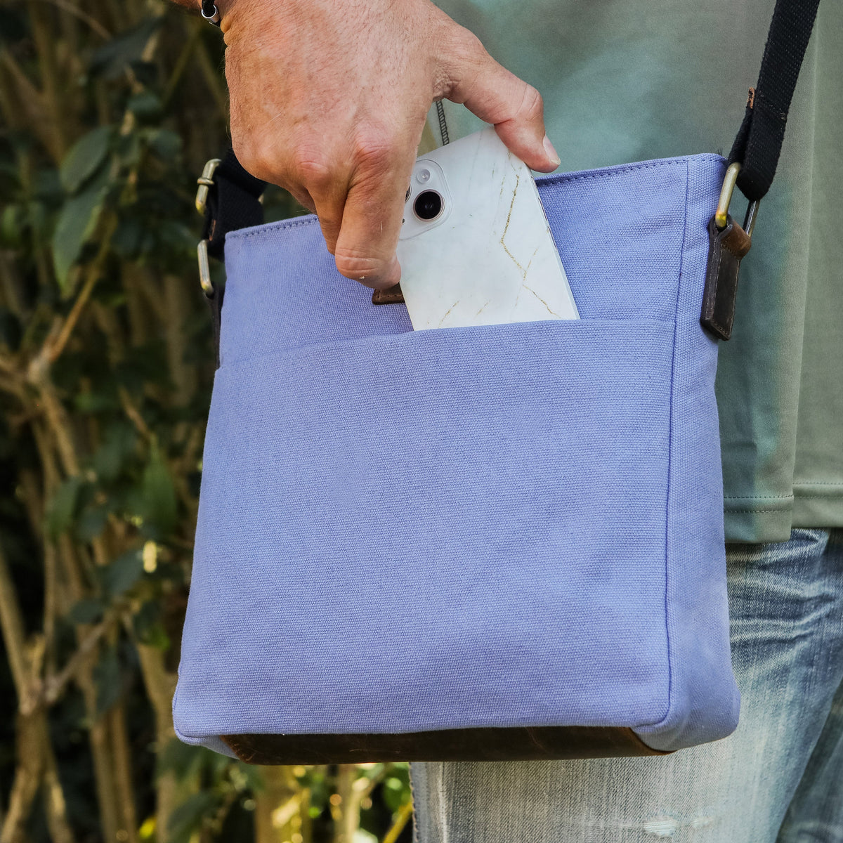 Sac bandoulière en PET recyclé en PET recyclé et cuir véritable, vue 20