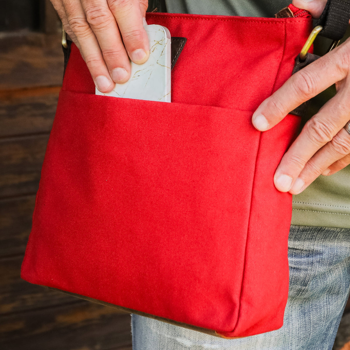 Sac bandoulière en PET recyclé en PET recyclé et cuir véritable, vue 29