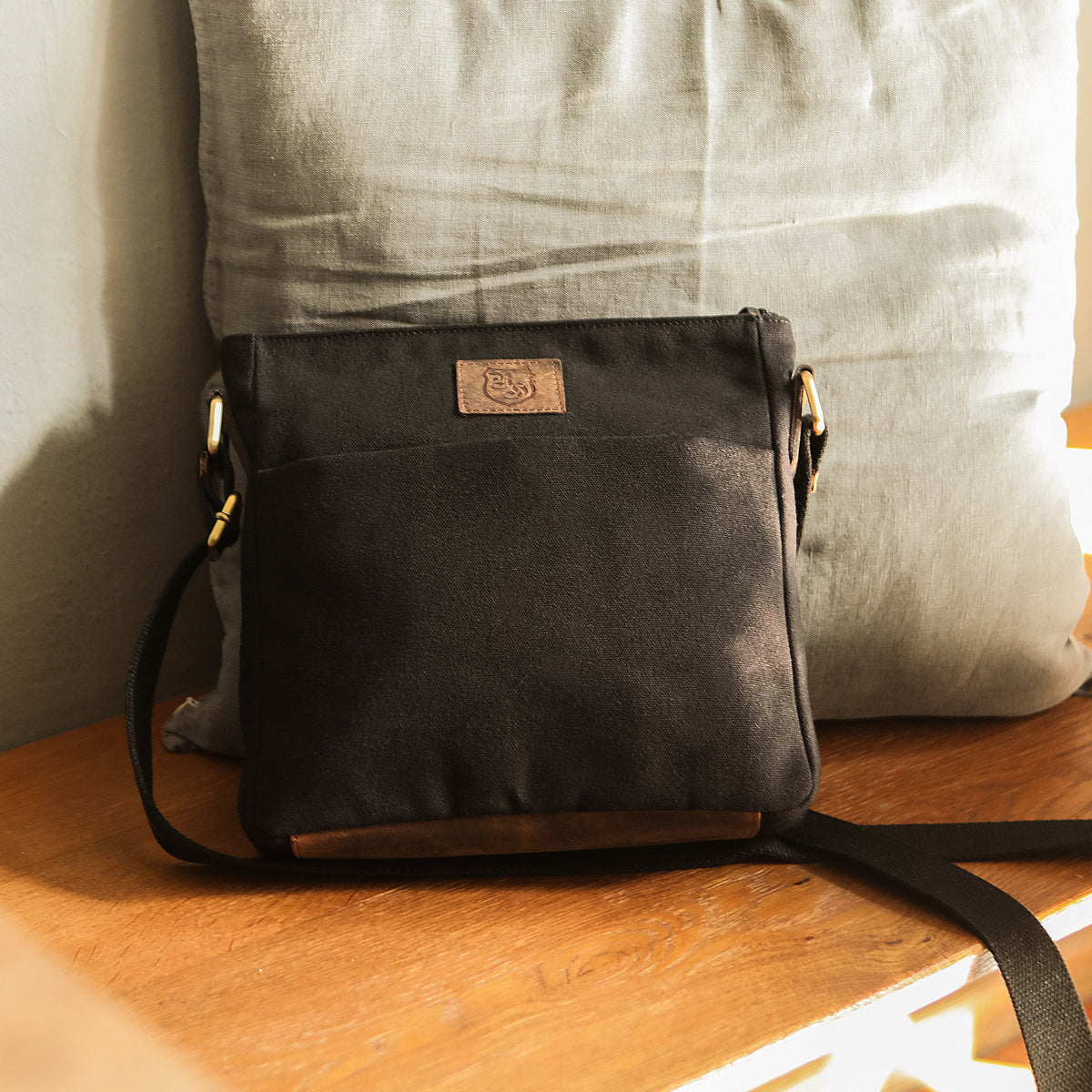 Sac bandoulière en PET recyclé en PET recyclé et cuir véritable, vue 9