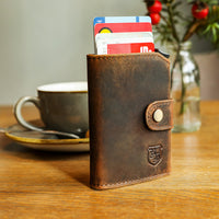 Slim Wallet Leder in Nahaufnahme – edles und minimalistisches Design aus hochwertigem Leder