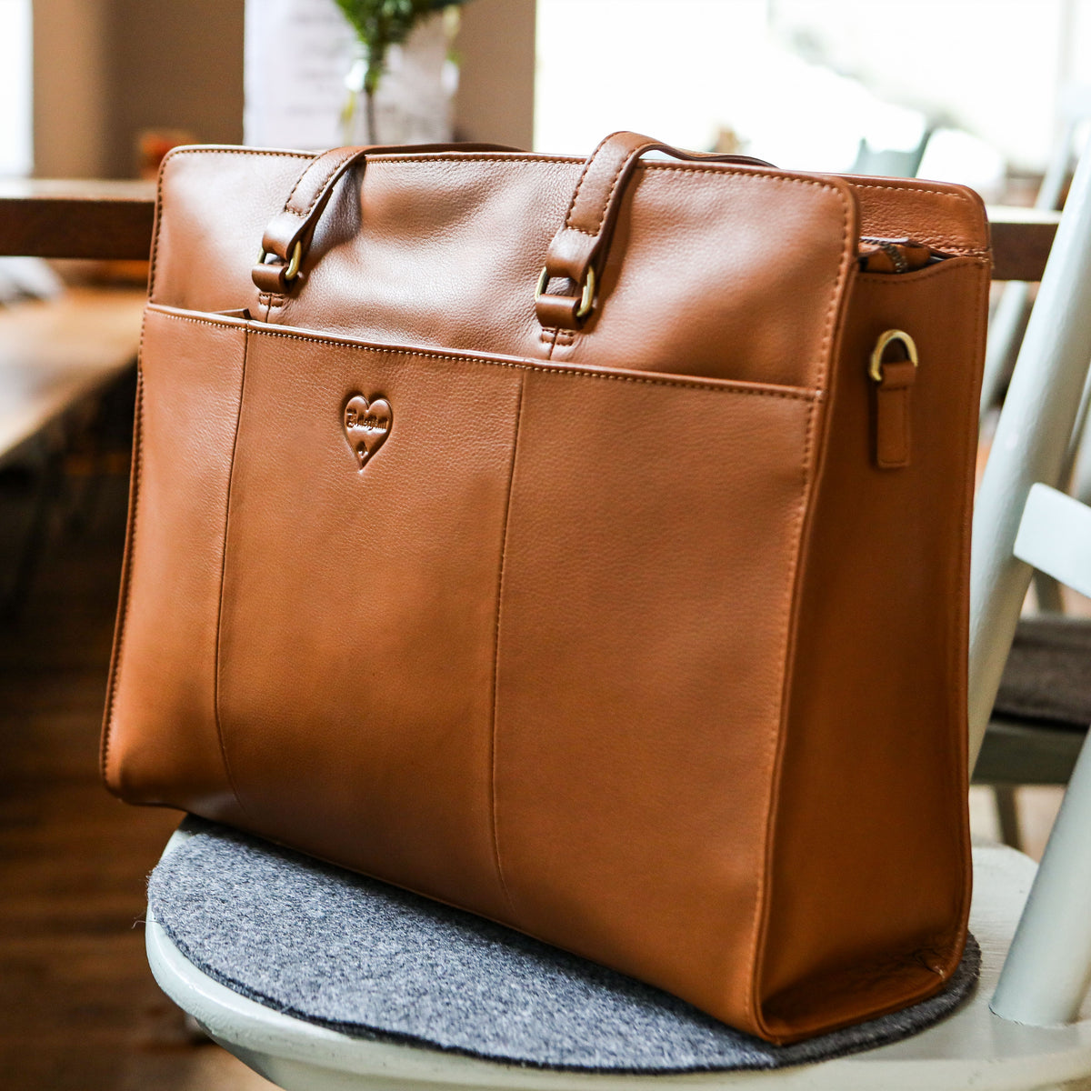 Savage Braun Damenhandtasche Kollektion aus Büffelleder, Ansicht 23
