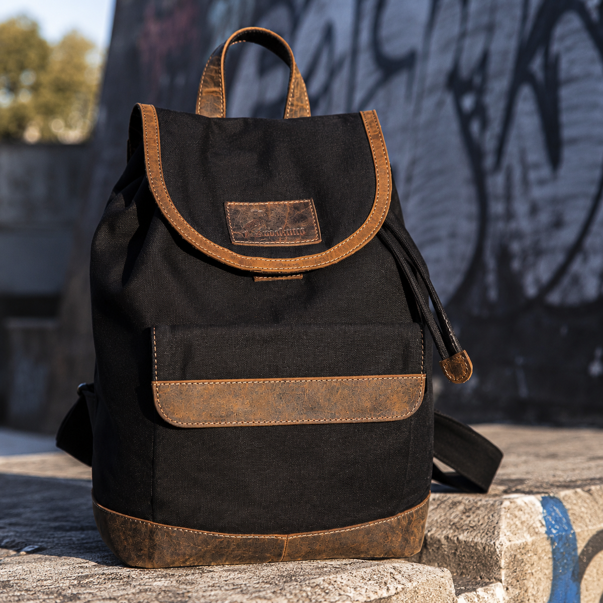 PET Rucksack aus Büffelleder